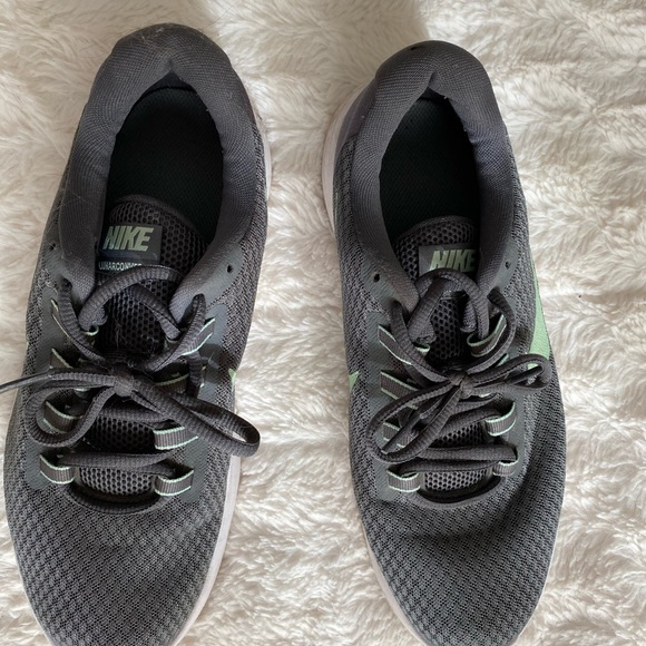 Nike Running Shoes - Picture 3 of 6